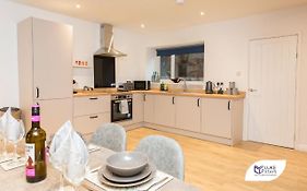 Luke Stays - Good Station Cottages